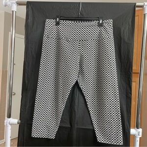 Suave’ XL Black and White Tummy-Control Capri Leggings Athleisure Yoga